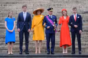 Princesa Eléonore da Bélgica completa 18 anos com fotos oficiais em vestido de gala