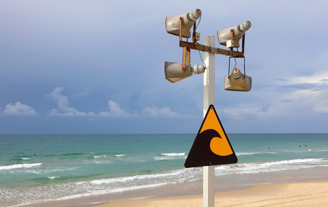 Alto-falantes e aviso de tsunami