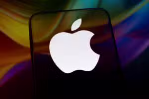 Приходите от услуги и iPhone издигат Apple над очакванията през второто тримесечие