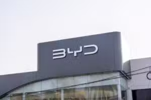 BYD dobler ned: intensiverer priskutt til tross for kinesisk advarsel
