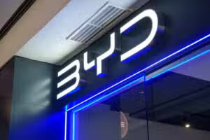 Fábrica da BYD na Bahia inicia contratações para operar 24 horas por dia