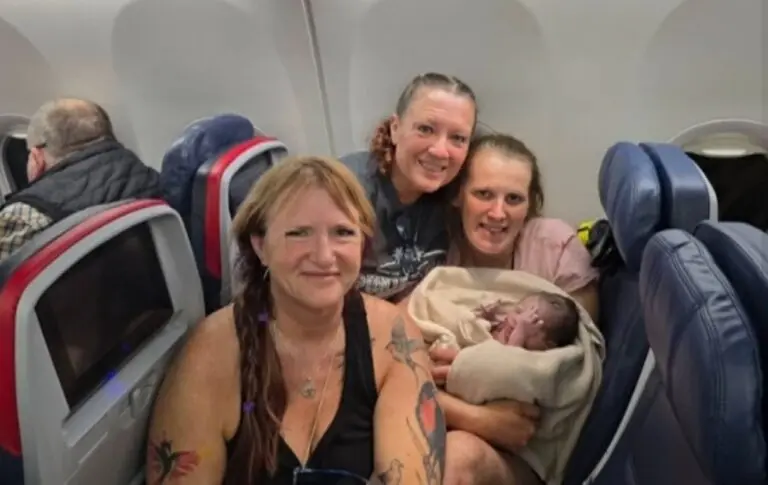 Bebê nasce em voo da Delta
