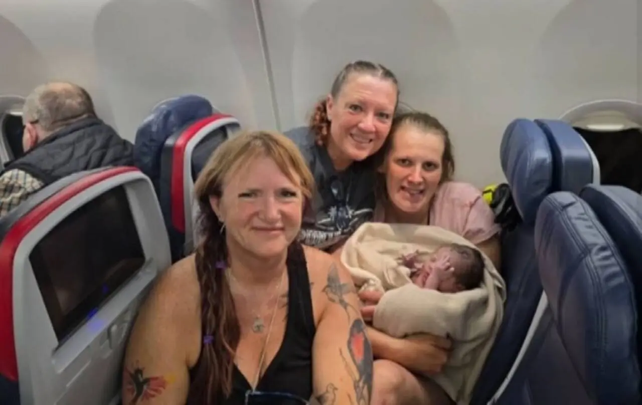 Bebê nasce em voo da Delta