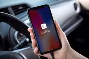 Apple’s automotive system integrates artificial intelligence and musical shortcuts in update