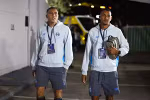 Carlos Vinícius perde três pênaltis seguidos em empate do Grêmio contra o Palestino na Sul-Americana