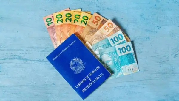 Carteira de trabalho, dinheiro