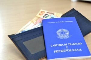 Carteira de Trabalho, salário mínimo, dinheiro