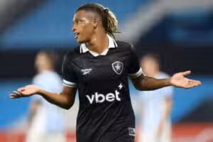 Palmeiras e clubes europeus monitoram Danilo que pode render R$ 235 milhões ao Botafogo