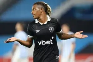 Botafogo reage às movimentações do Palmeiras com Danilo em meio à Copa do Mundo e prioriza venda internacional