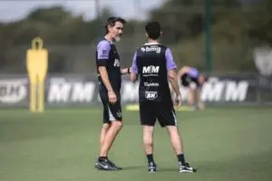 Preparação do Atlético-MG recomeça em um mês decisivo com chegadas, despedidas e situações pendentes no elenco