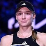 Elena Rybakina reage de forma impressionante em Queen’s e garante vaga nas quartas de final