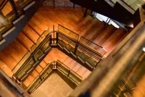 Daiwa House lança D-Scape em Kanda com terraços e escadas que incentivam exploração