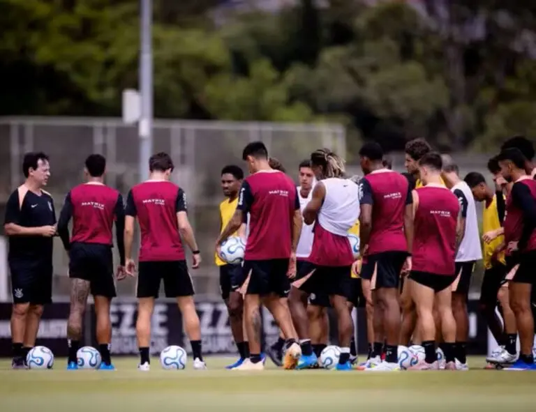 Fernando Diniz e jogadores do Corinthians
