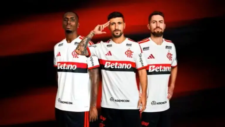 Flamengo lança novo uniforme para a temporada 2026