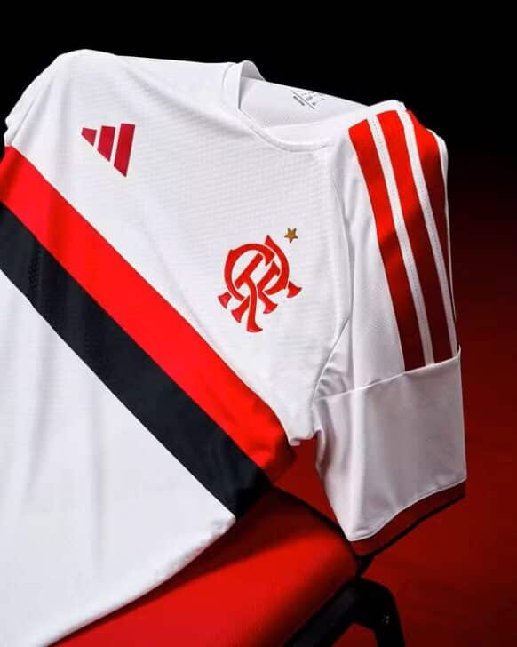 Flamengo lança novo uniforme para a temporada 2026