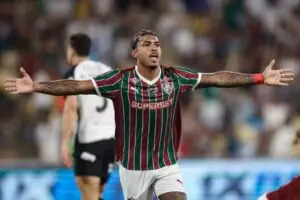 John Kennedy sofre lesão de ligamento no joelho e passará por cirurgia