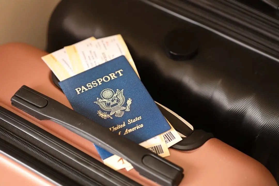 Mala, passaporte EUA, viagem
