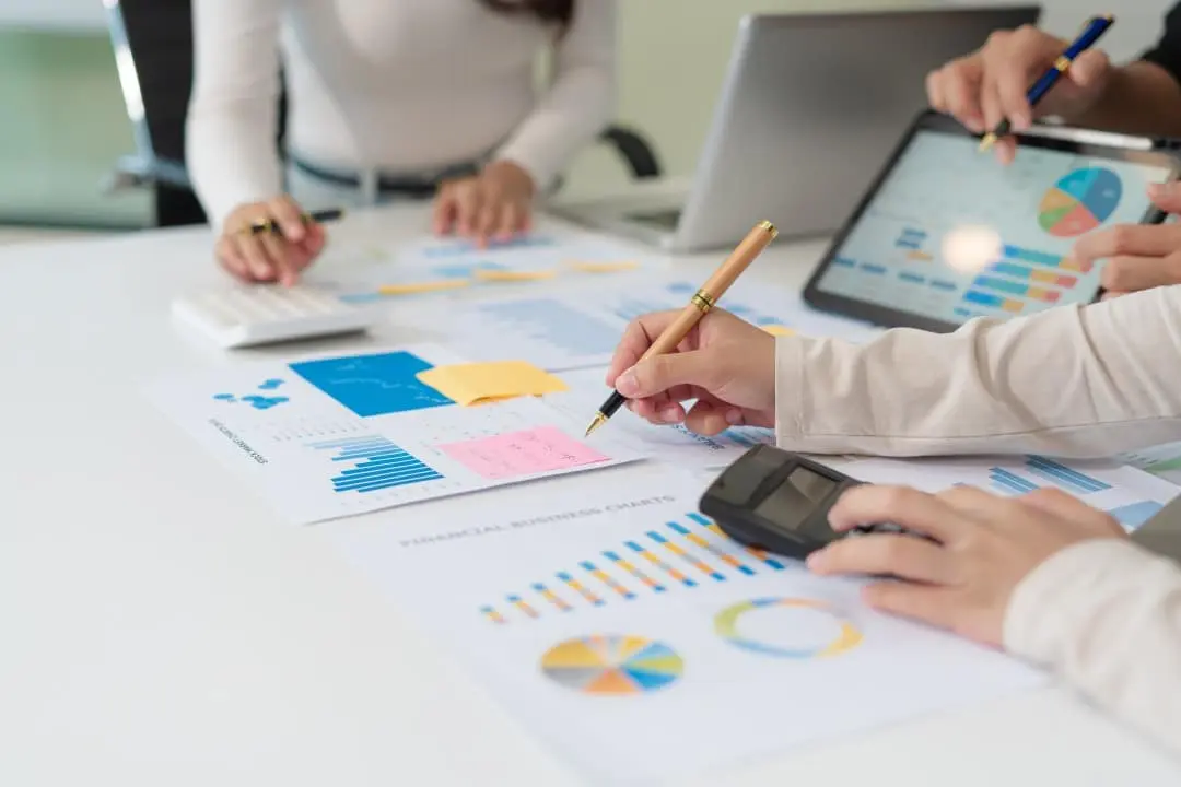 Mercado de finanças, pessoas trabalhando, negócios