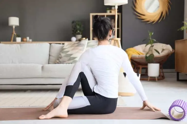 Mulher fazendo exercícios, atividade física