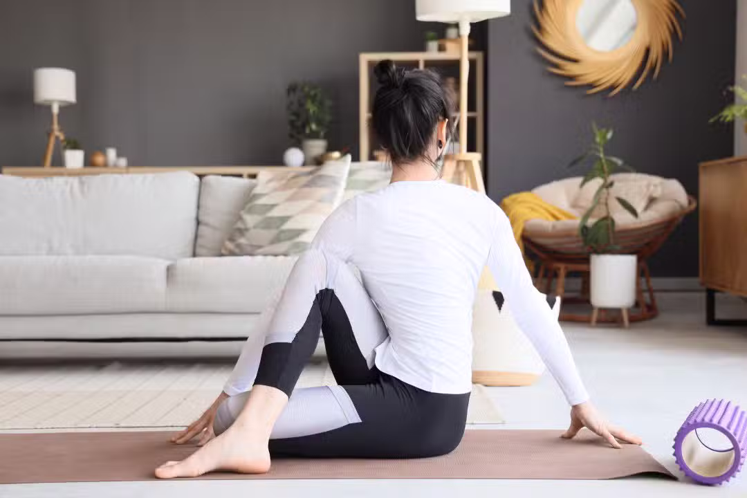 Mulher fazendo exercícios, atividade física