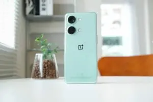 OnePlus Nord 3는 보안 업데이트를 받고 Galaxy A57보다 우수한 성능을 유지합니다.