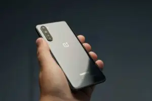 Úniky ukazují na obrazovku s frekvencí 240 Hz na OnePlus 16 s ultratenkými okraji