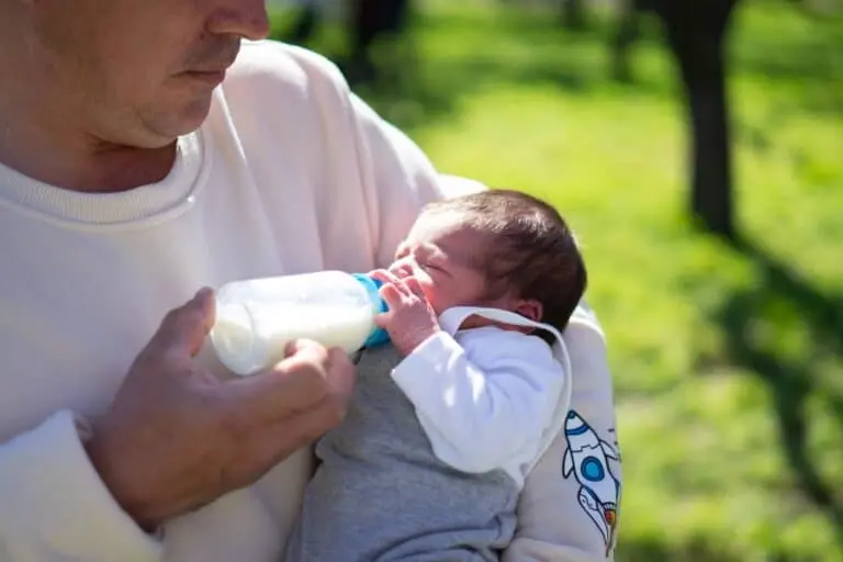 Pai com bebê