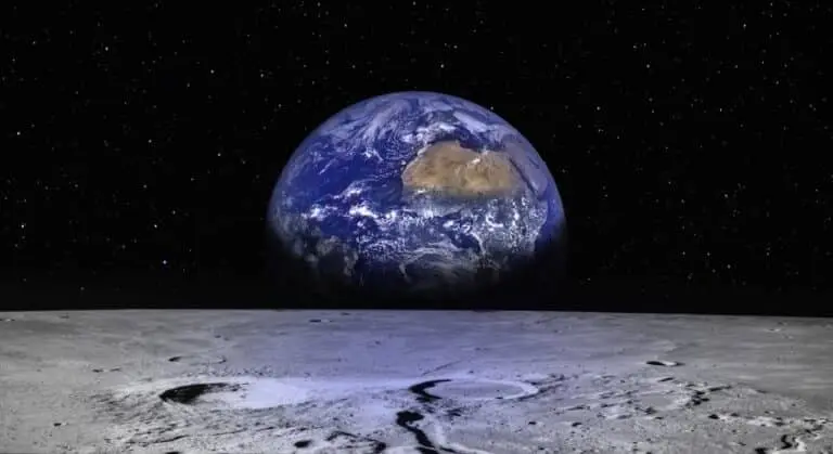 Planeta Terra, Lua