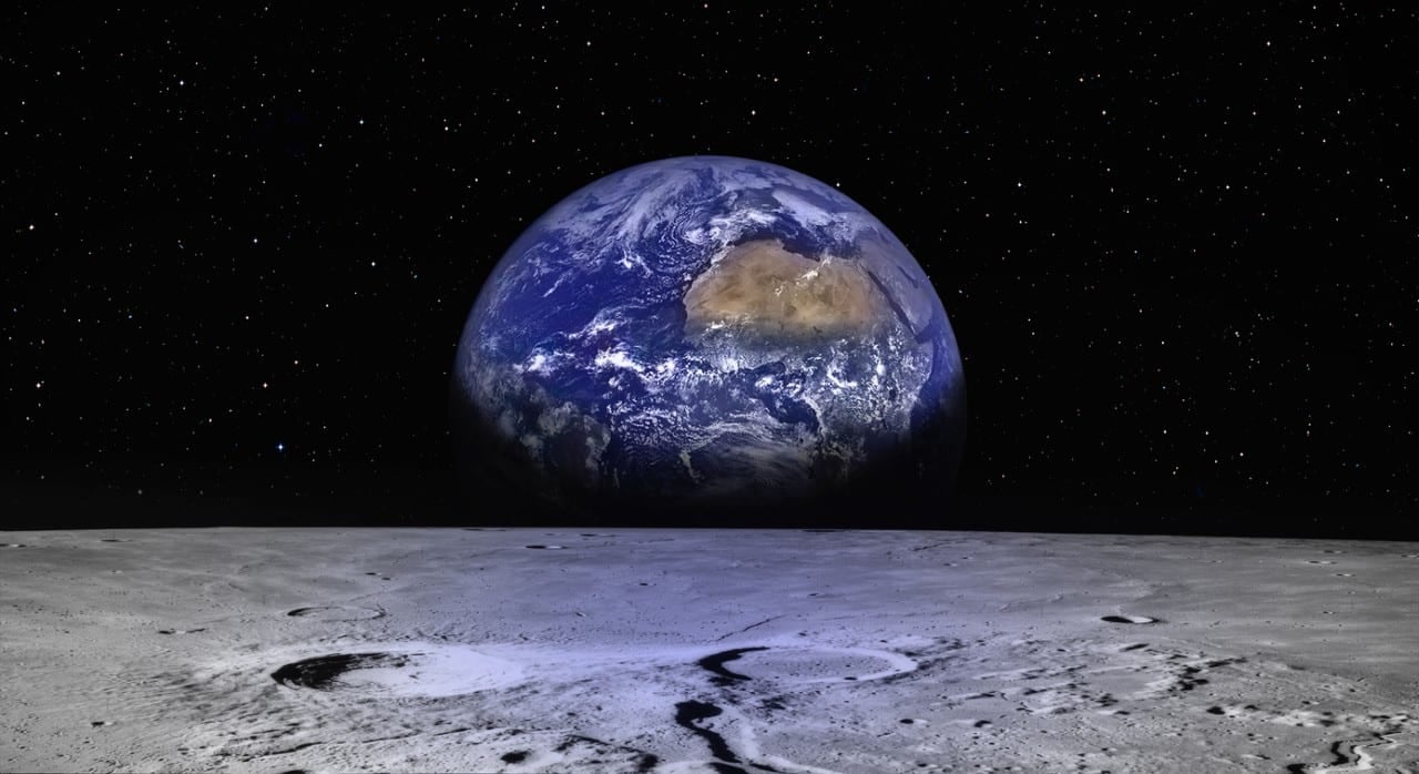 Planeta Terra, Lua
