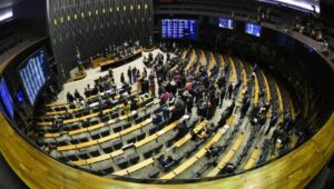 5×2: Câmara aprova texto-base de PEC para reduzir jornada a 40 horas semanais com transição em 14 meses