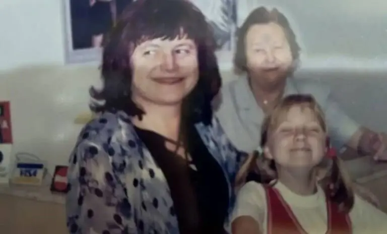Tânia e a mãe com a pequena Dasha