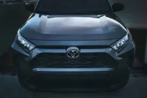 Toyota RAV4, най-продаваният SUV в света, получава ново поколение в Бразилия с по-голяма здравина на каросерията