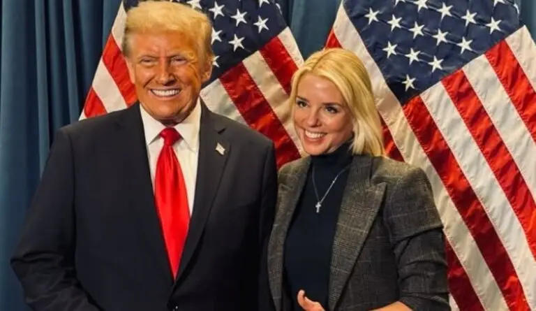 Trump e Pam Bondi