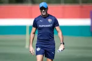 Zubeldía poupa titulares e promove Julián Millán na escalação do Fluminense contra o Operário na Copa do Brasil