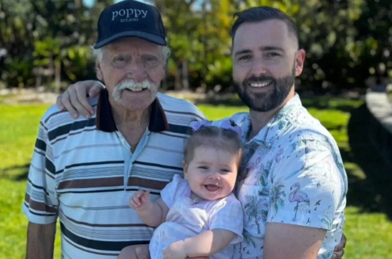 Charles Smith, neta e o filho, avô mais velho do mundo