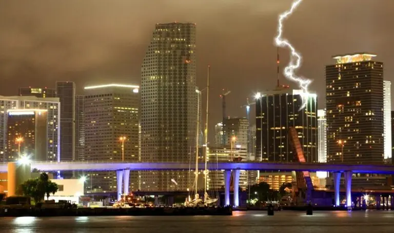 Chuvas em Miami - gary718/ Shutterstock.com
