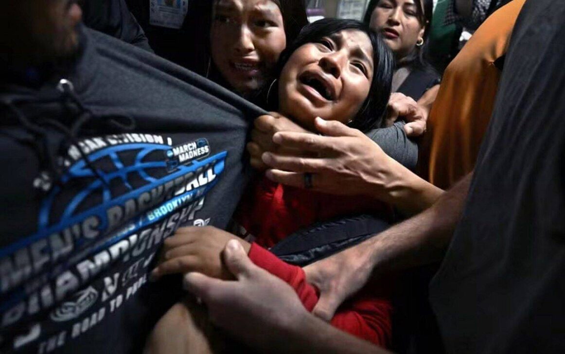 Foto de separação de família migrante nos EUA ganha prêmio do World Press — Foto: Carol Guzy/ZUMA Press, iWitness, para Miami Herald
