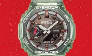 Casio G-Shock Coca-Cola je uveden na trh s designem, který simuluje bubliny a ikonickou lahví