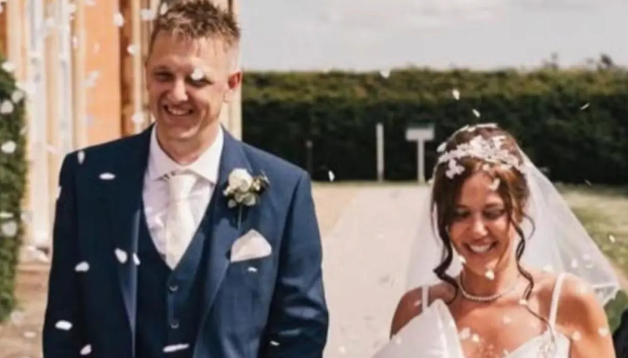 Gemma Monk se casa com Ken na Inglaterra - Reprodução/Facebook