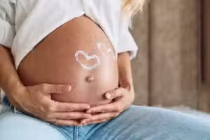 Colombiana grávida de dois homens diferentes tem gêmeos com pais biológicos distintos em caso raro