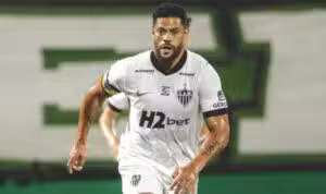 Hulk não entra em campo entre Atlético-MG e Flamengo e avança negociação com Fluminense após sondagem