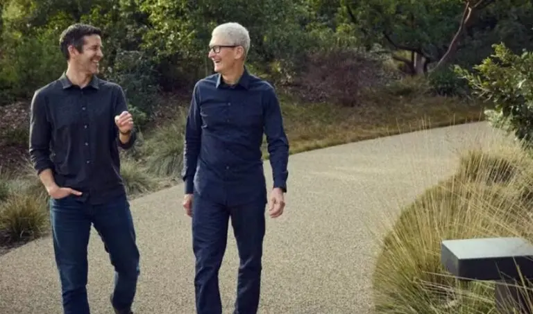 John Ternus e Tim Cook