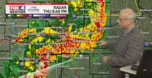 Alertas de tornado cancelados em Kansas City, mas fortes tempestades deixam milhares sem luz