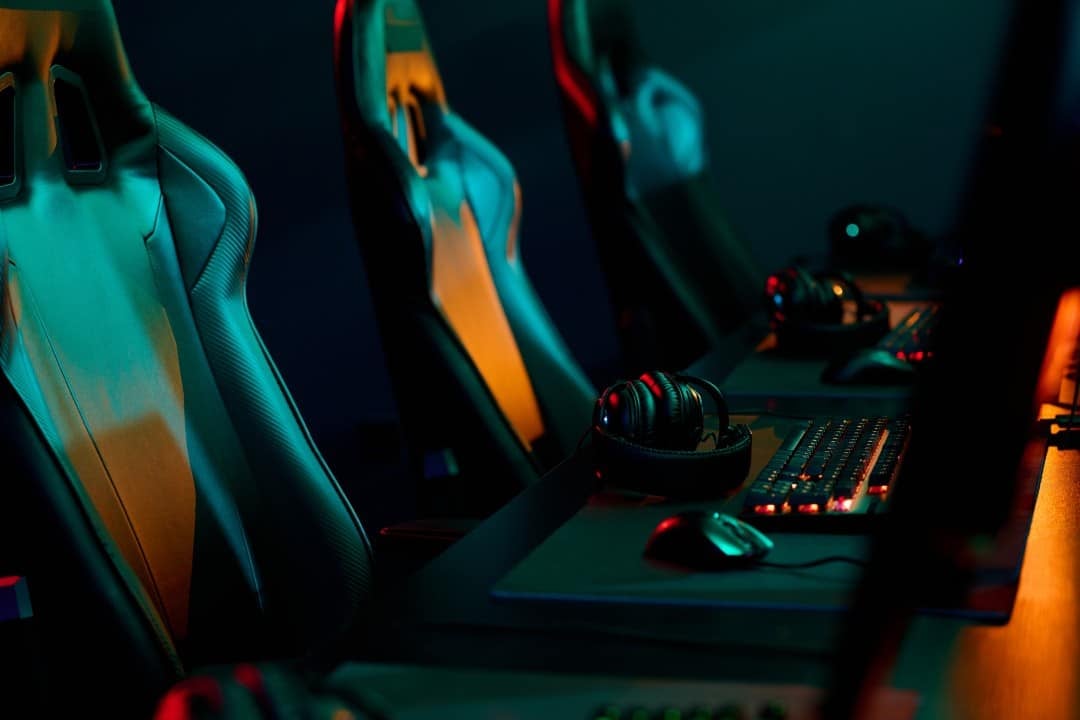 cadeira e monitor gamer