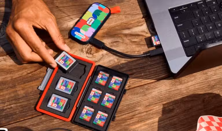 Pen drive em forma de apito e SSD de 1 TB da SanDisk para a FIFA World Cup 2026