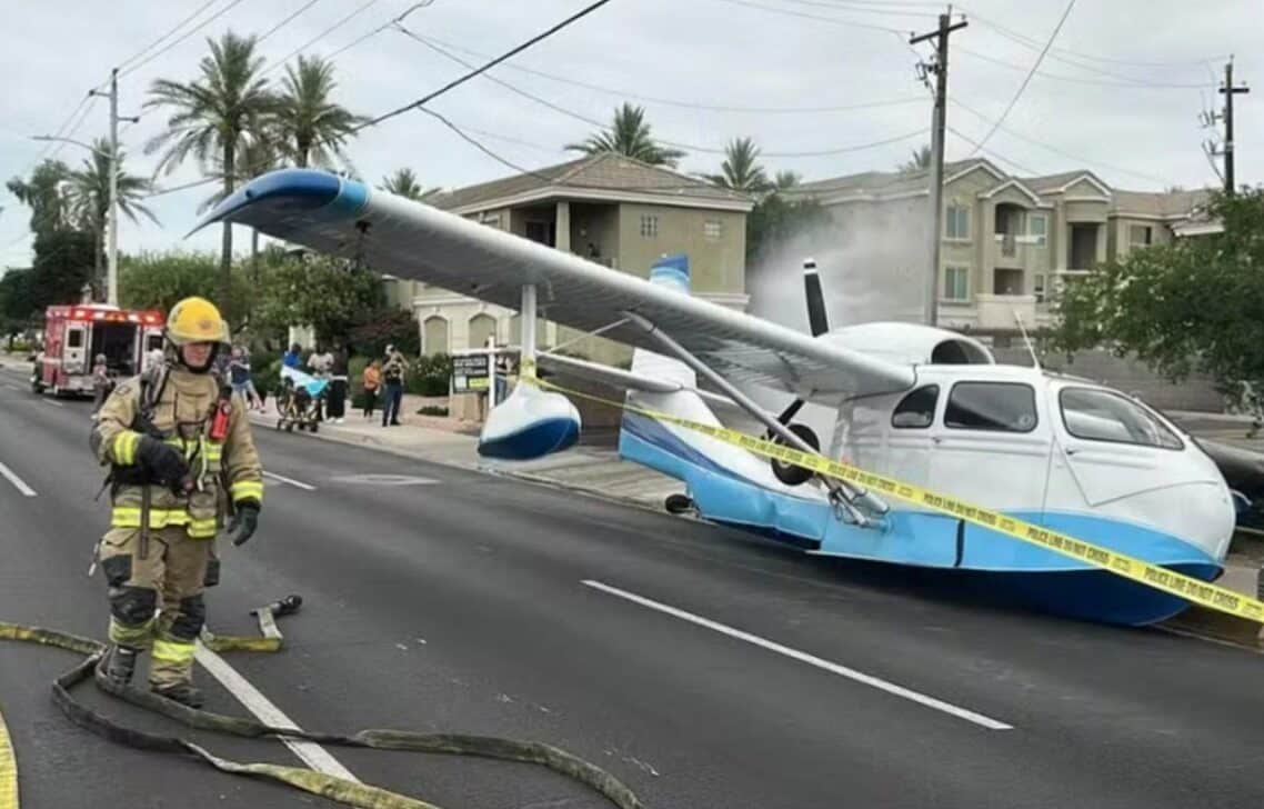 Piloto de hidroavião faz pouso de emergência