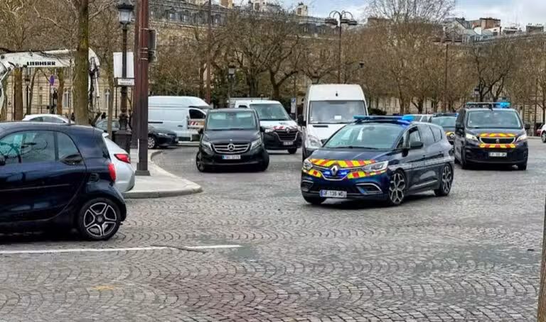 Polícia França - Mix Vale