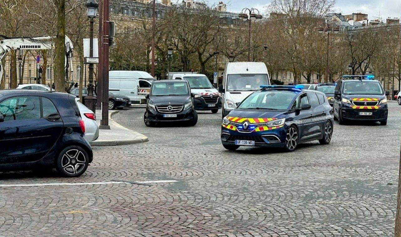 Polícia França - Mix Vale