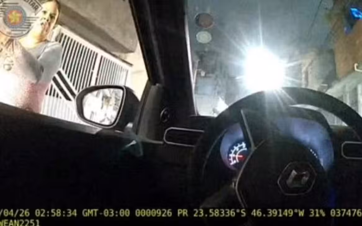 Policial atira em mulher SP
