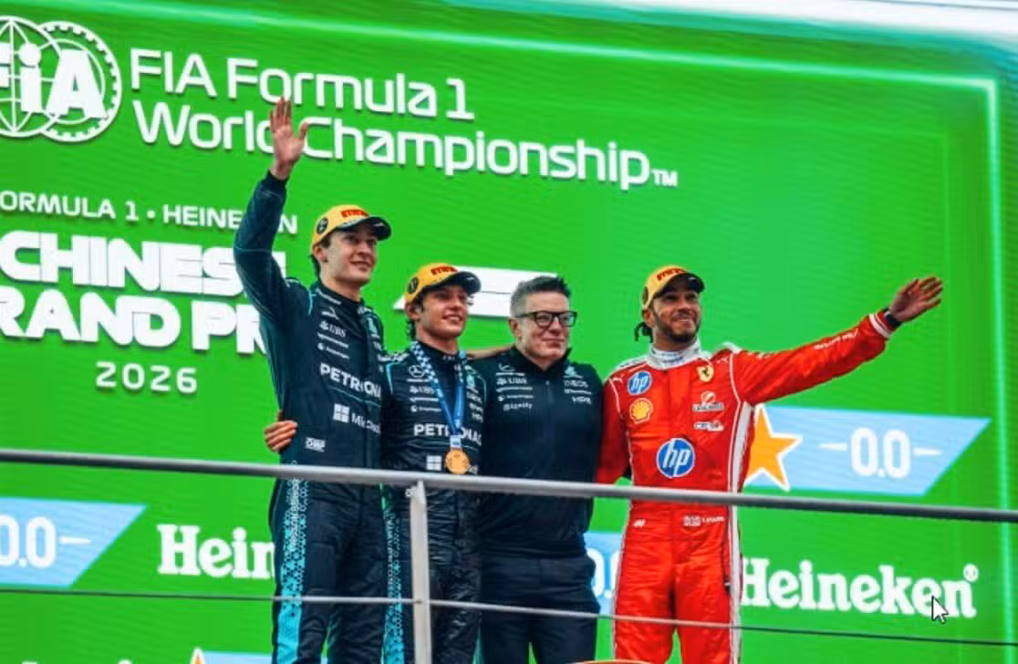 Russell, Antonelli e Hamilton - X.com/ Mercedes